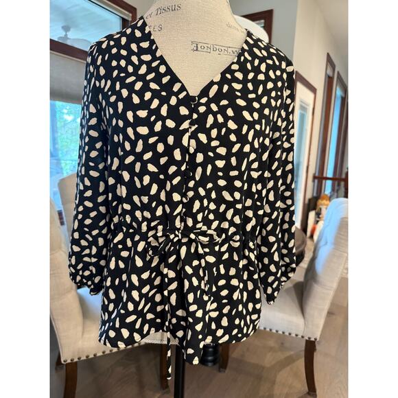 Everly Women's Black and White Wild Thang Blouse Tie Waist Size M EUC - Picture 2 of 7